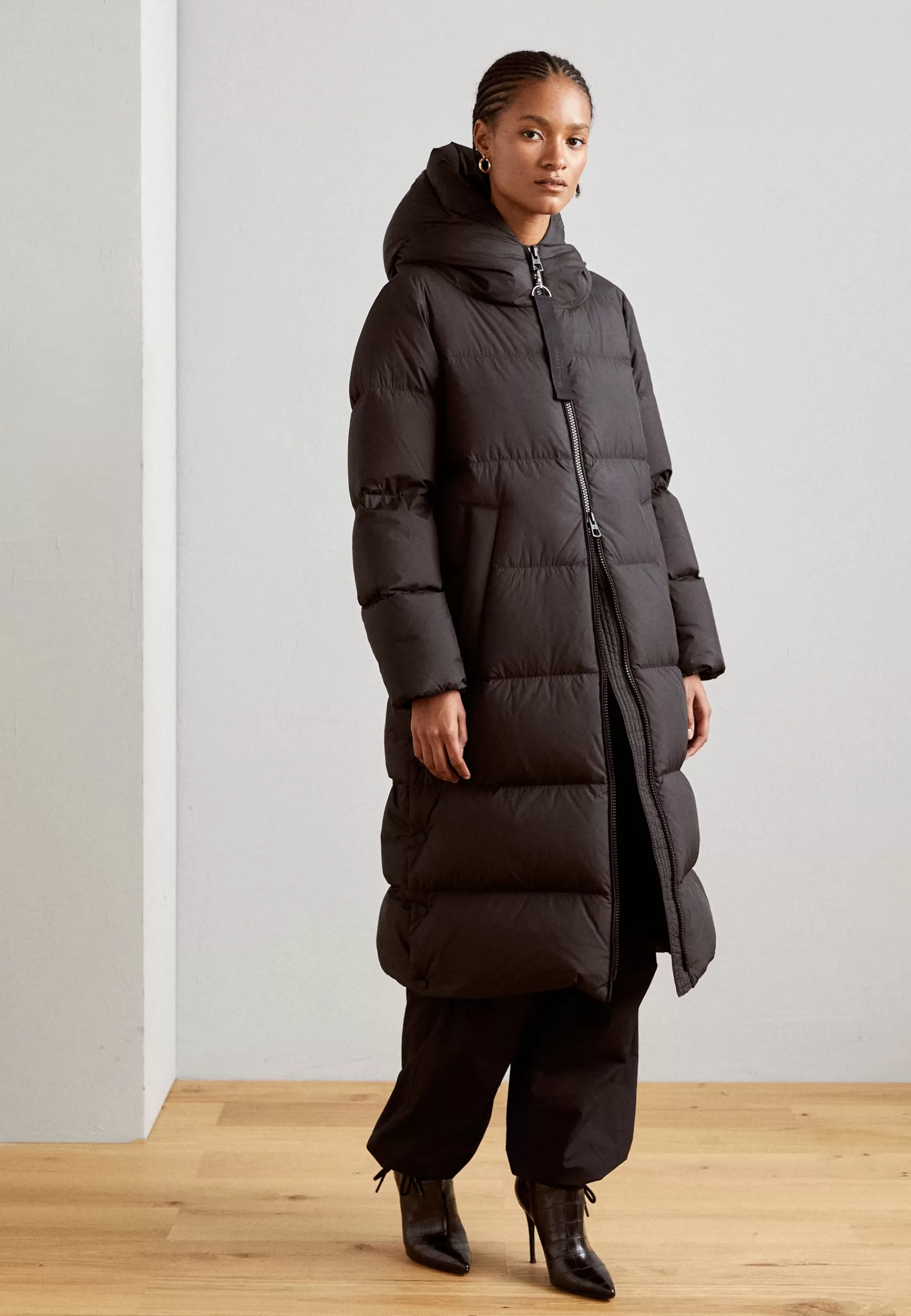Shop Coat Fixed Hood Welt Pockets Side Slits With Pressbuttons - Piumino Donna Piumini Lunghi
