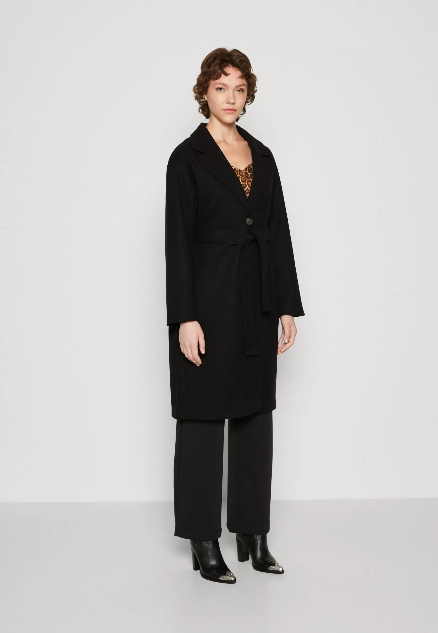 Shop Vipoko Long Belt Coat - Cappotto Classico Donna Classici